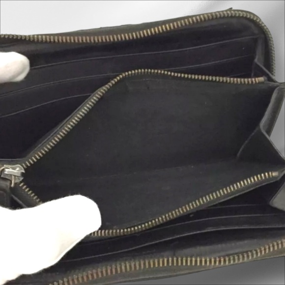 Bottega Veneta Intrecciato Lambskin Zip Around Wallet Black
GUC! - Picture 3 of 8